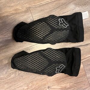 Fox Racing Black Knee Guards